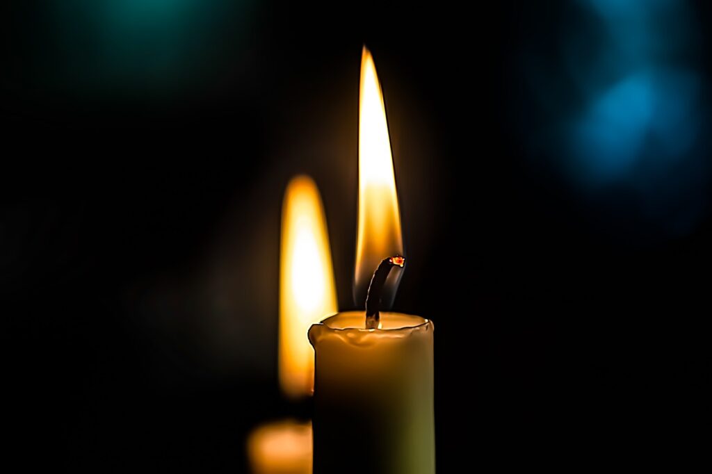 burning-candles-6768469_1280 Image by Ri Butov from Pixabay